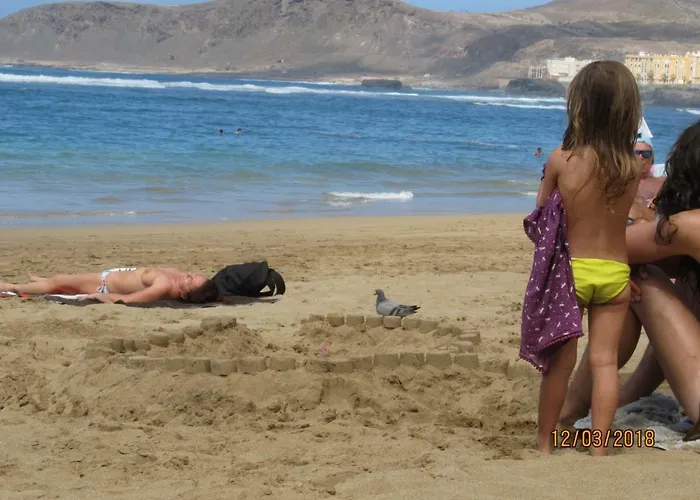 For * Las Palmas de Gran Canaria